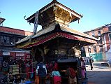 Kathmandu Swayambhunath 33 Devotees Line Up In the Early Morning At Hariti Temple 